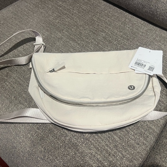 New lululemon festival bag 5L - ivory - Picture 1 of 4